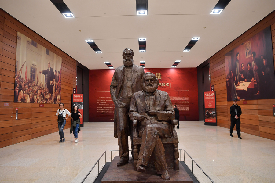 新华社评论员：照亮人类历史进程的壮丽日出