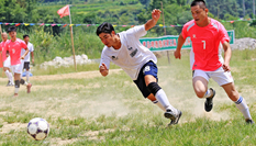 广西融水：山乡办比赛 村民乐享足球