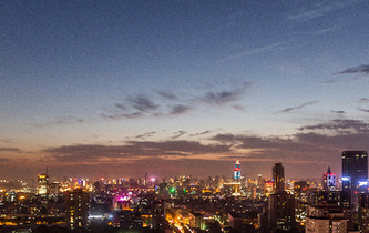 濟南傍晚現唯美日落 火燒雲染紅半邊天