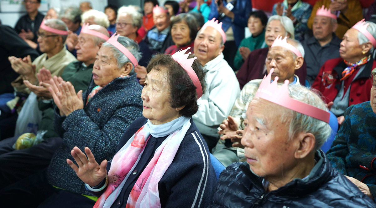 北京：社区敬老迎重阳