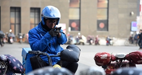 独臂独腿外卖小哥的新年愿望