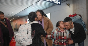 一次逆向团聚，跨越万水千山