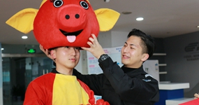 &ldquo;95后&rdquo;双胞胎列车安全员