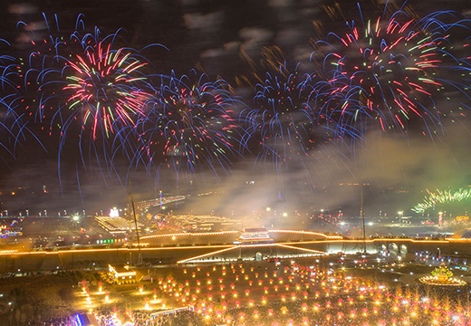航拍河北正定：绚丽烟花耀古城