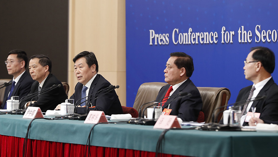 徐显明回答记者提问