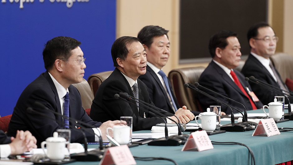 全国人大教育科学文化卫生委员会副主任委员 吴恒