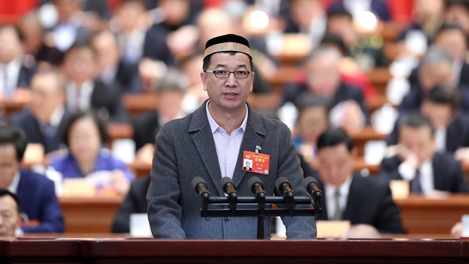 新疆维吾尔自治区呼图壁县政协副主席、伊斯兰教协会会长,呼图壁县城镇陕西寺阿訇 杨杰