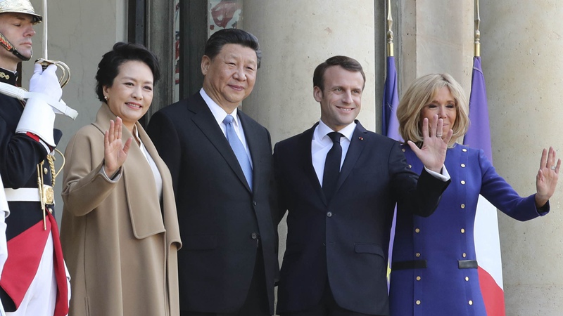 習近平和彭麗媛出席法國總統馬克龍舉行的隆重歡送儀式