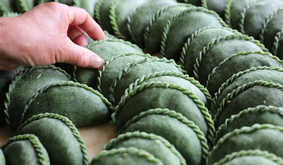 浙江杭州：&ldquo;清明果&rdquo;飘香