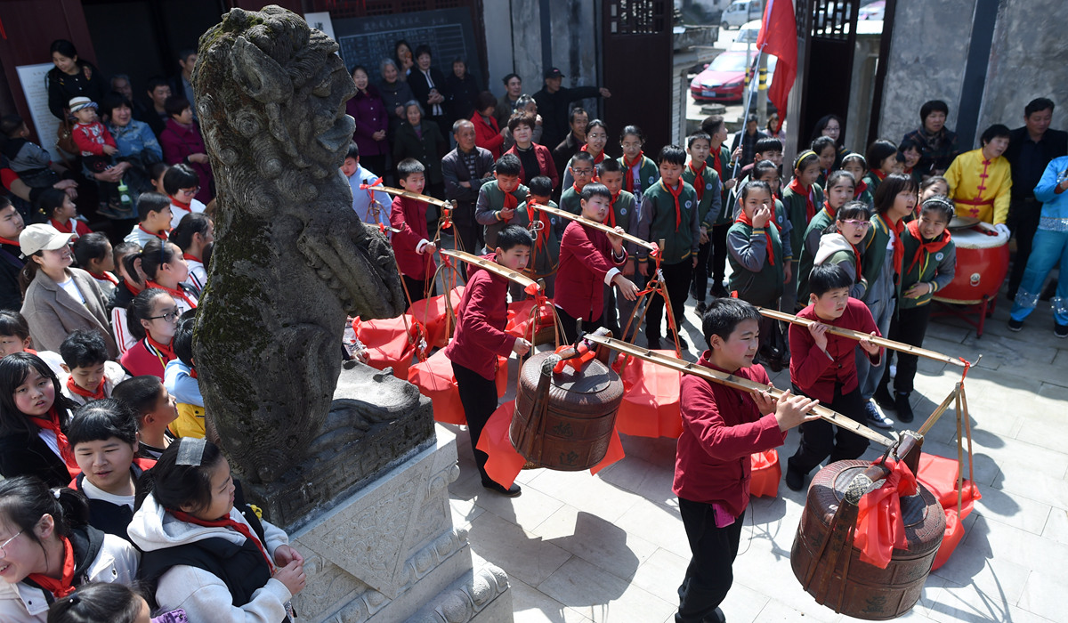 浙江诸暨：古村落里体验清明习俗