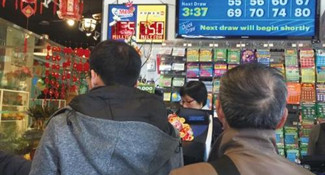 美国劲球奖奖金高至7.5亿 华人排队买彩票