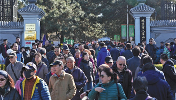 北京迎首个清明祭扫高峰 222处祭扫点两天接待129万人次