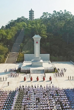 一碑一塔：一座城市的精神图腾