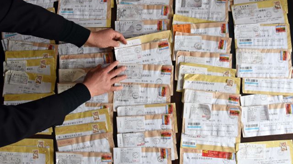 十一年 千封信 他要把136位英魂送回家