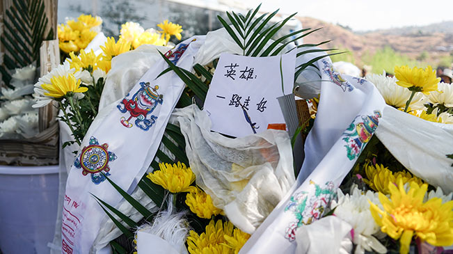 木里森林火灾救火英雄群像