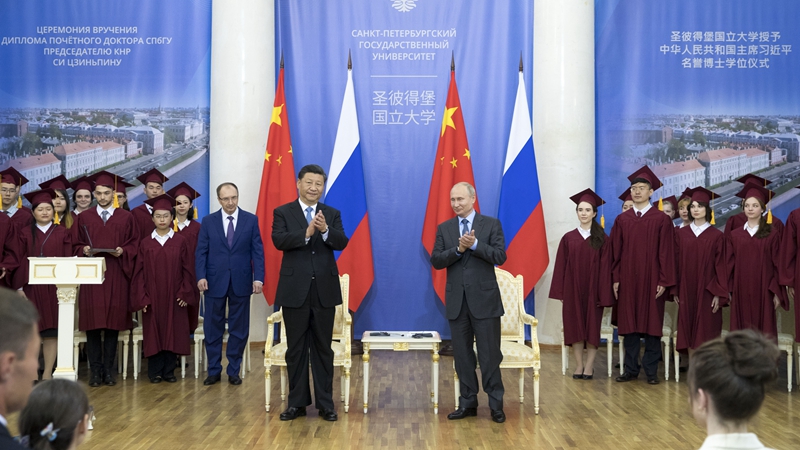 习近平出席接受圣彼得堡国立大学名誉博士学位仪式