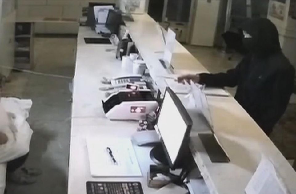 &ldquo;淡定姐&rdquo;勇怼&ldquo;怂劫犯&rdquo;