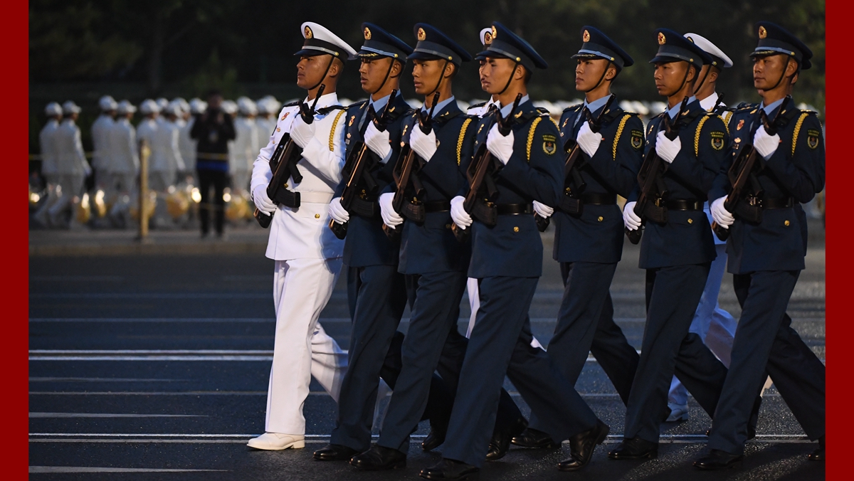 受阅部队在演练