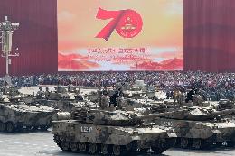 轻型装甲方队:15式轻型坦克首次亮相国庆阅兵