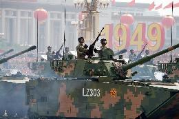 两栖突击车方队:背水善攻坚 刀锋永向前