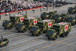 抢修抢救方队:战斗员和装备的“移动医院”