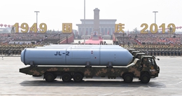 巨浪-2导弹方队:我国最新型潜射战略导弹首次公开亮相