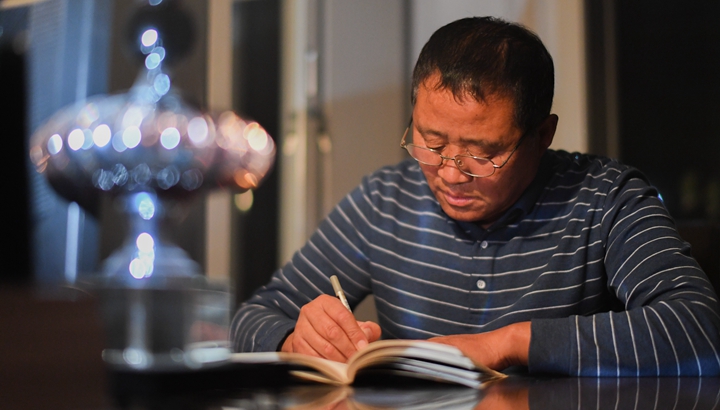 一本&ldquo;村官&rdquo;日记里的扶贫路 &mdash;&mdash;小故事里的大情怀之四