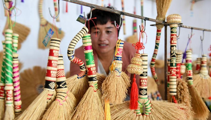 从前有&ldquo;特&rdquo;没&ldquo;产&rdquo;，如今&ldquo;特别能产&rdquo; 特色产业给贫困户种出&ldquo;摇钱树&rdquo;