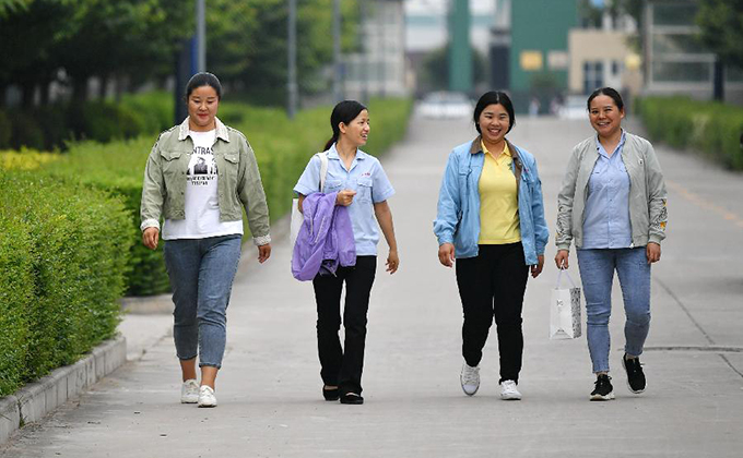 全国人大代表何菲：传承“梦桃精神” 做新时代产业工人