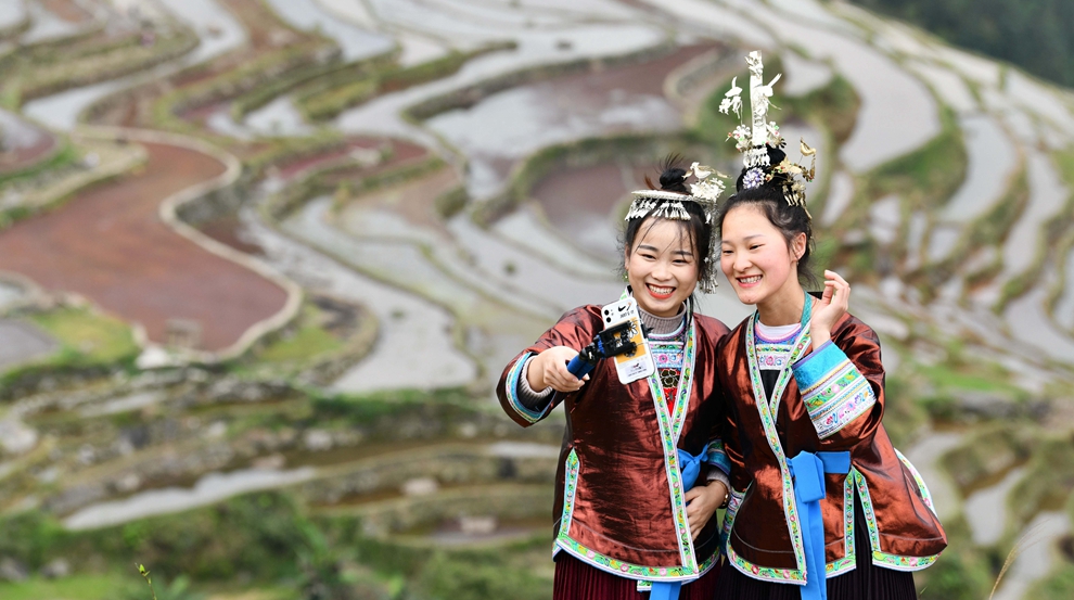 只争朝夕，不负韶华——脱贫攻坚一线的身影