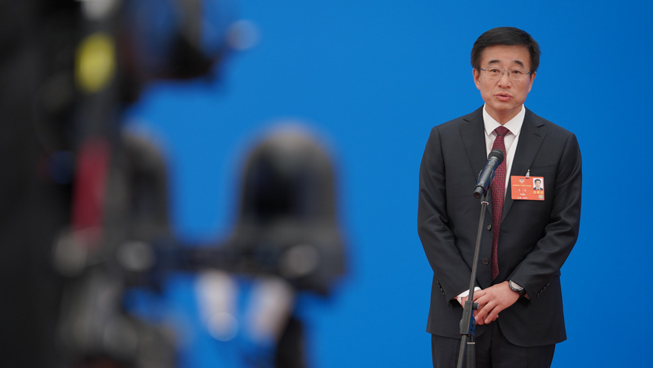 全国政协委员王辰通过网络视频方式接受采访