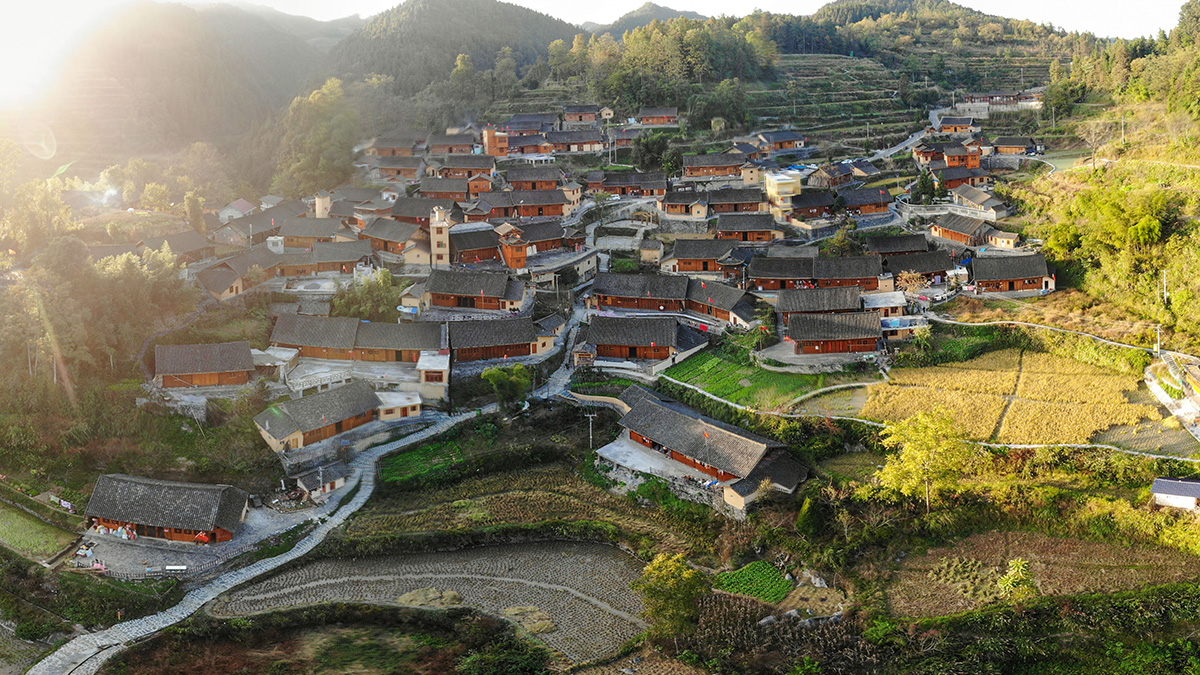 从取得决定性成就到夺取全面胜利——从全国两会看决战决胜脱贫攻坚