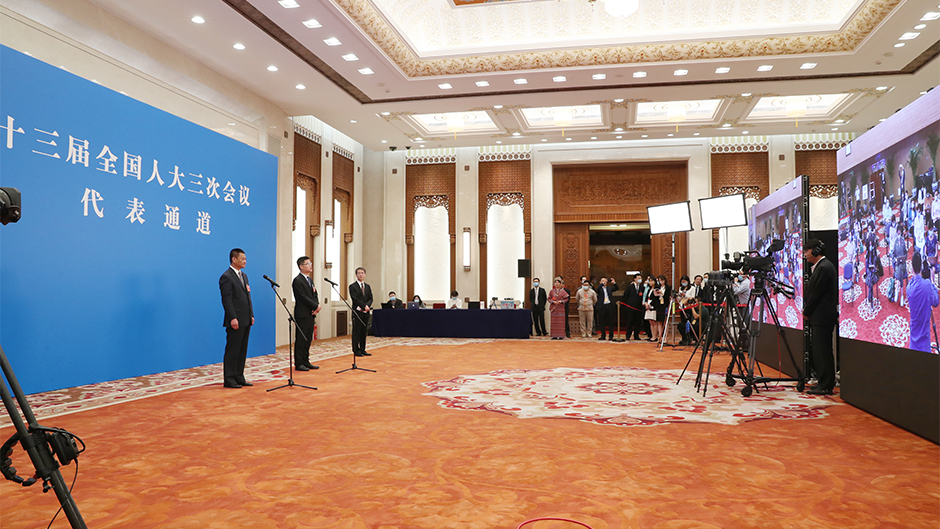 &ldquo;代表通道&rdquo;现场