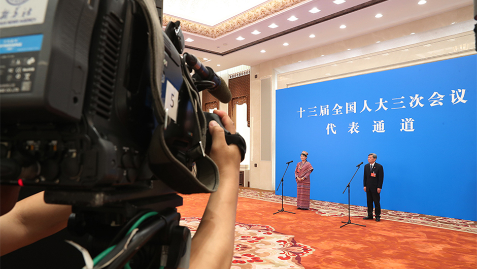 &ldquo;代表通道&rdquo;采访活动