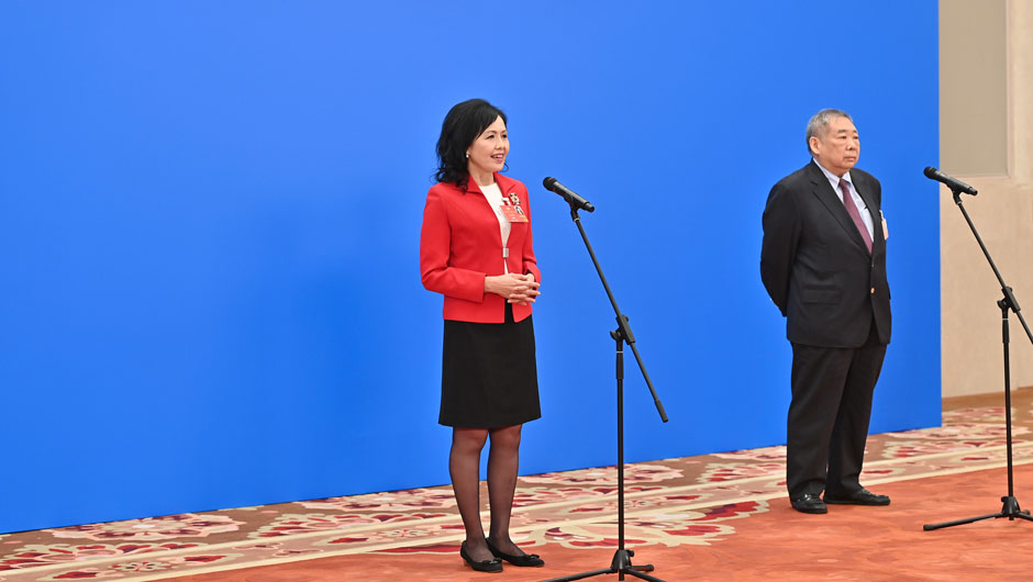 全国政协委员通过网络视频方式接受媒体采访