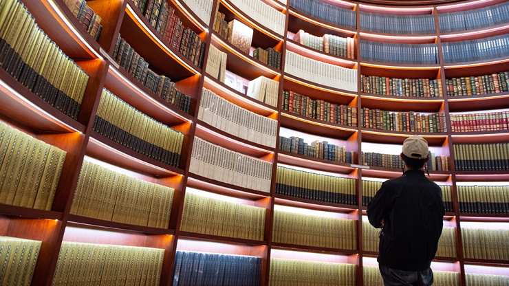 新华社评论员：弘扬核心价值，坚定文化自信