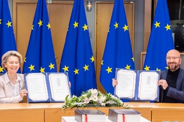 欧盟签署与英国就未来关系达成的协议