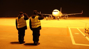 河北上空传来温暖对话