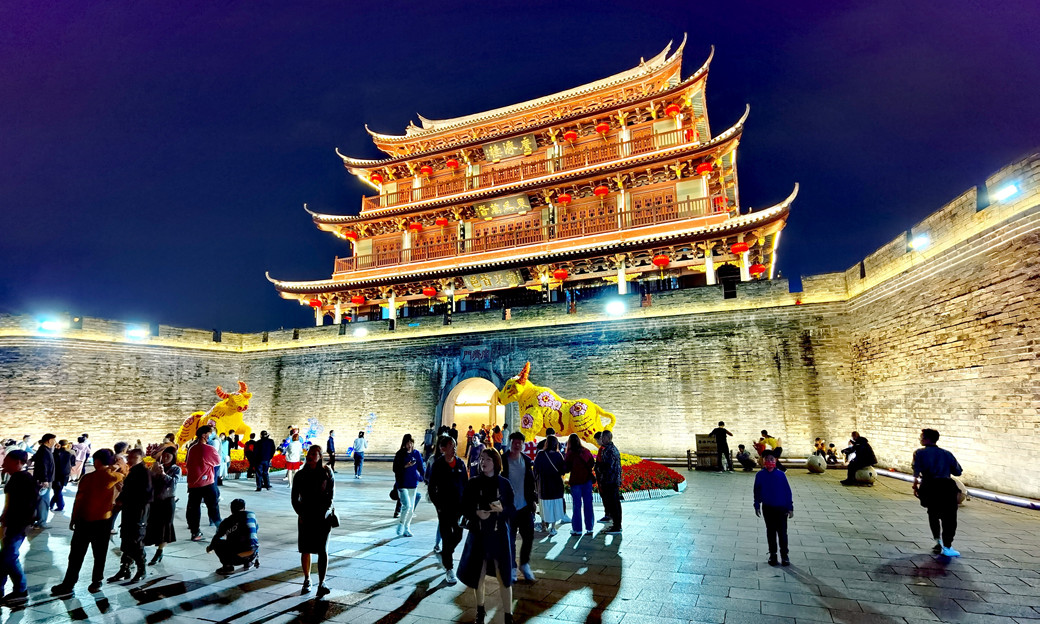 广东潮州古城春节迎游人