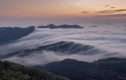云涌大别山 壮美如画卷
