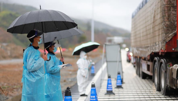 戍边警察元宵佳节的坚守