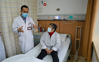 卢林：推动全民健康需要一步一步“踏”出来