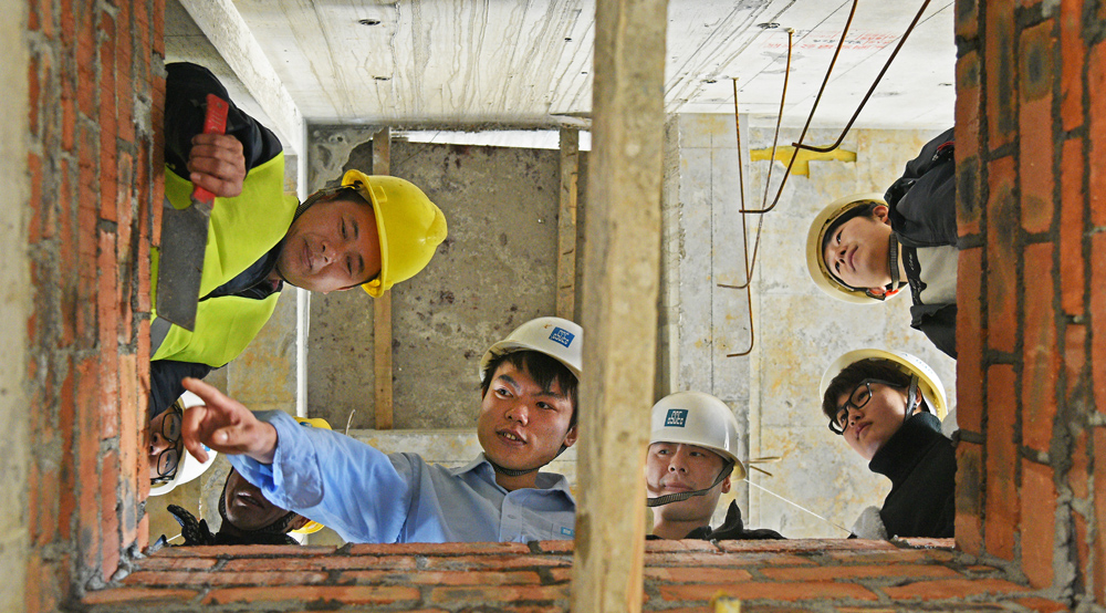 “95后”全国人大代表邹彬的一天