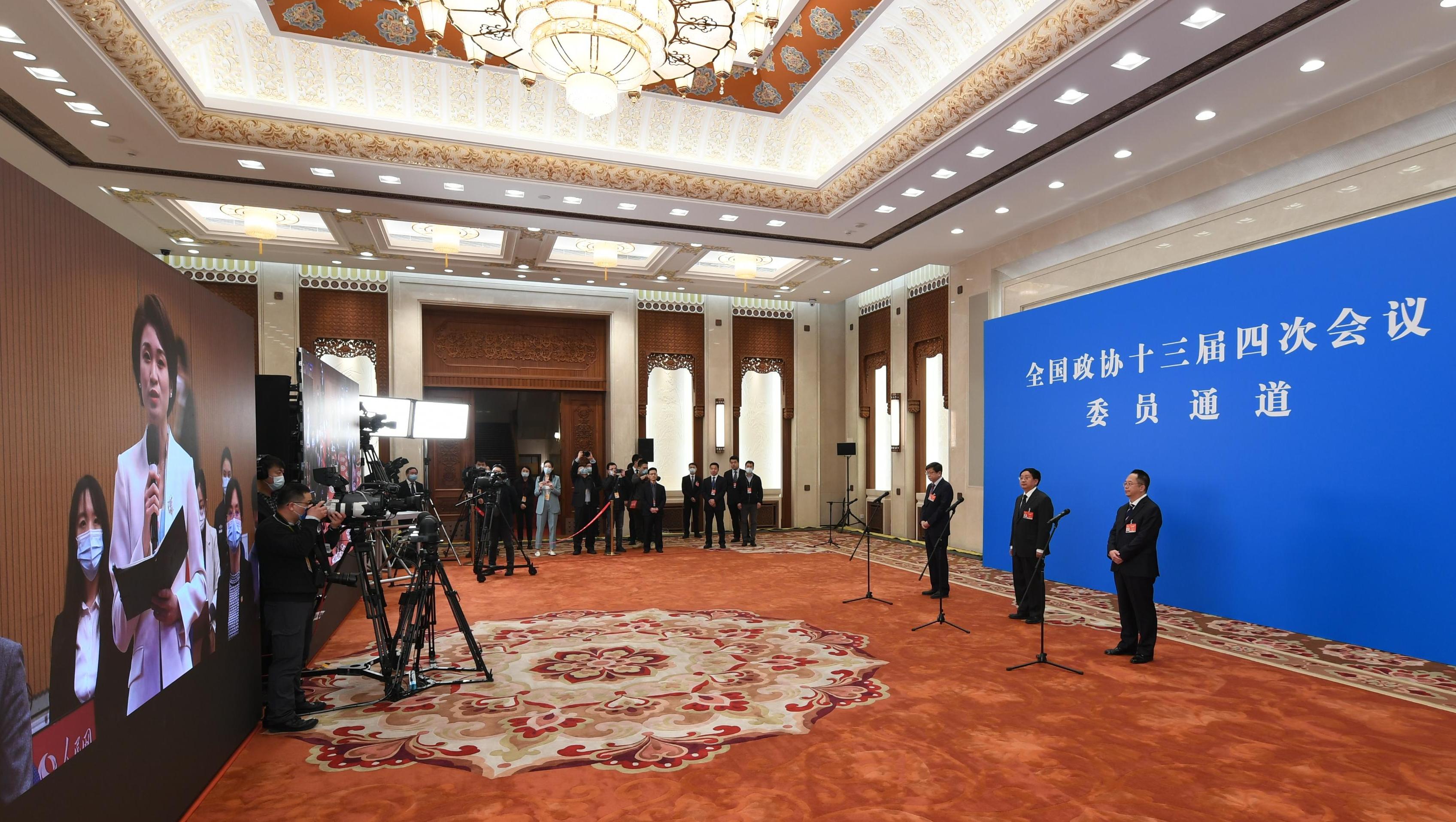 全国政协十三届四次会议首场“委员通道”