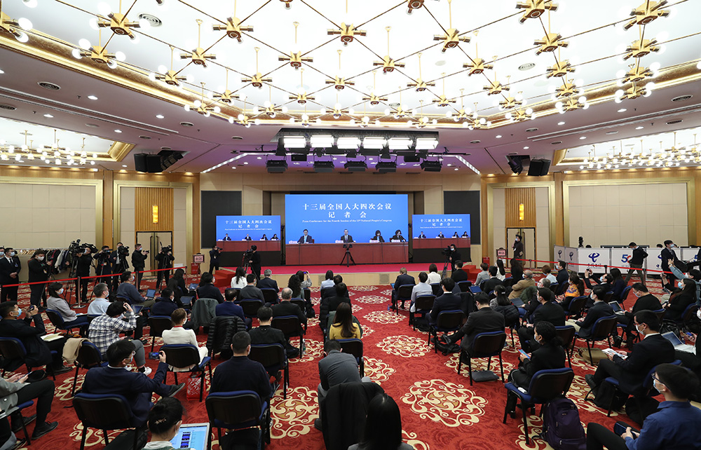 國務委員兼外交部長王毅就中國外交政策和對外關係回答中外記者提問