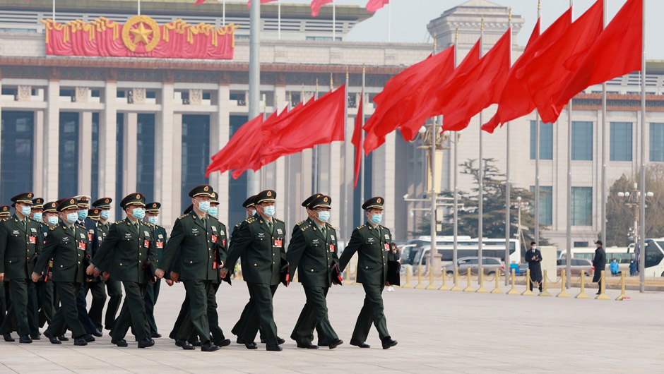全国人大代表走向会场