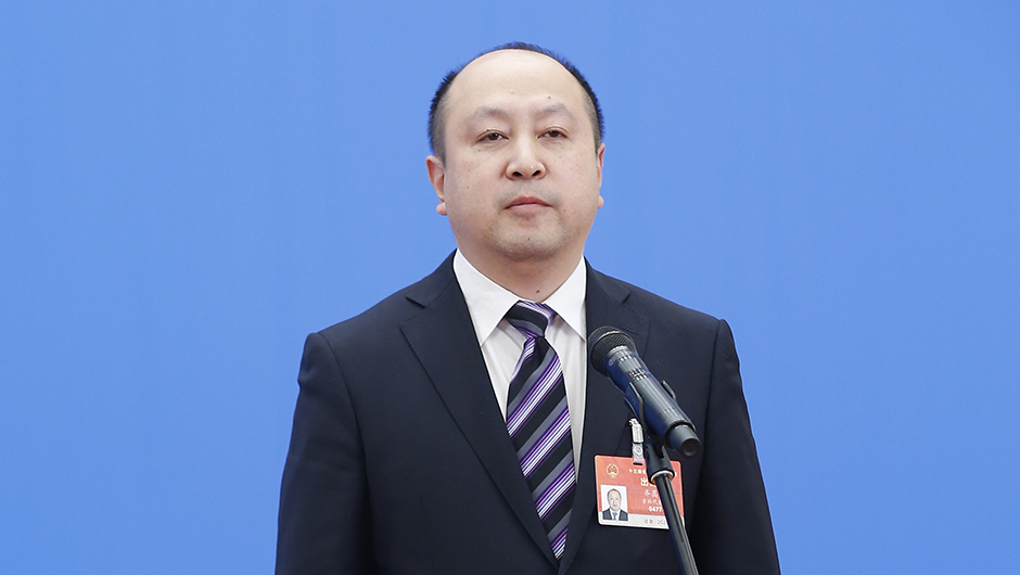 全国人大代表齐嵩宇通过网络视频方式接受采访