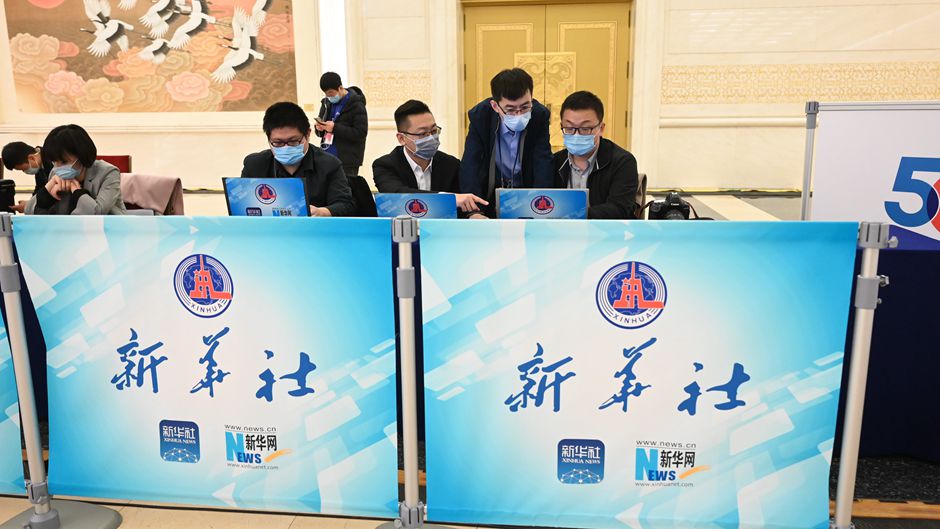 记者在现场工作