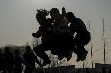 我爱体育课&mdash;&mdash;江苏睢宁：花样少年 &ldquo;绳&rdquo;采飞扬