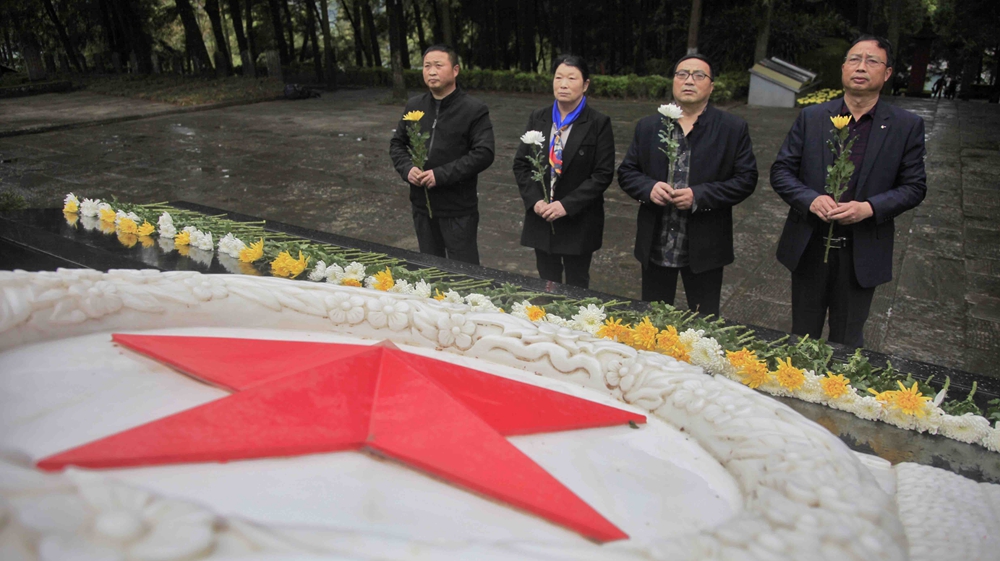 千里祭奠未曾谋面的爷爷